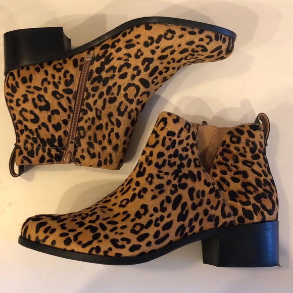 vionic leopard boots
